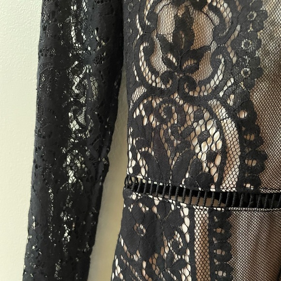 Missguided size 8 (fits like a 4) lace, high neck, black lined in nude - Picture 4 of 4